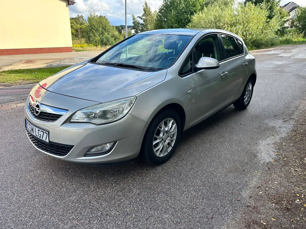 Zdjęcie: 2010 Opel Astra