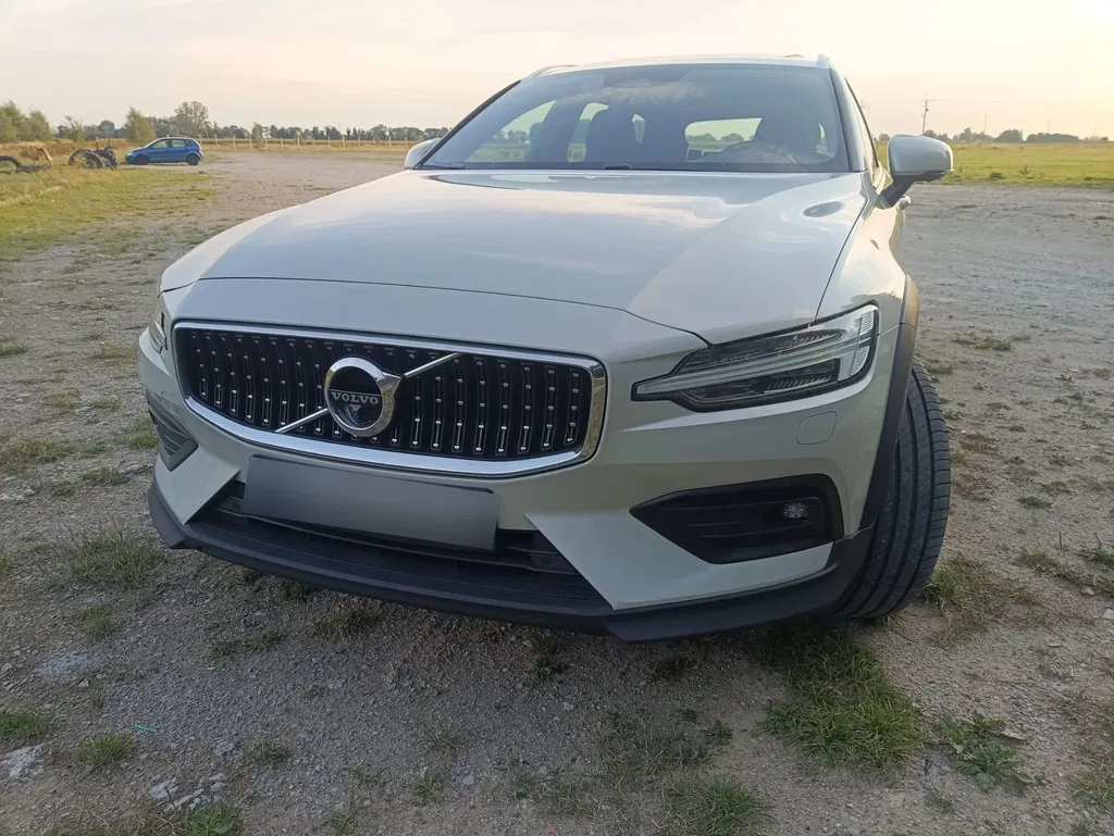 Zdjęcie: 2019 Volvo V60 Cross Country