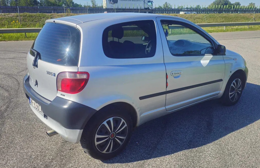 Zdjęcie: 1999 Toyota Yaris