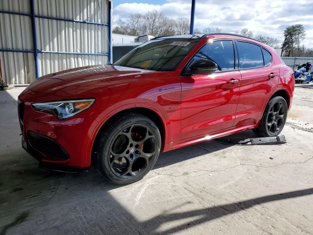 Zdjęcie: 2022 Alfa Romeo Stelvio