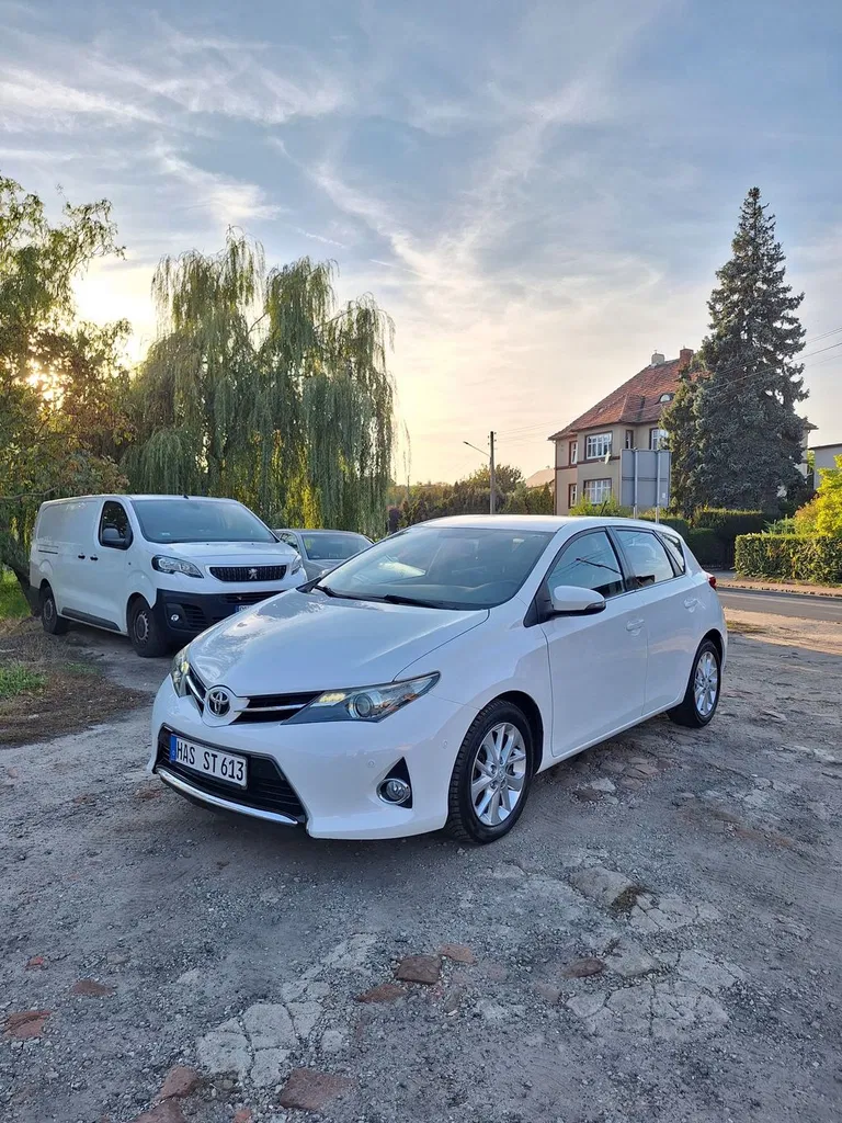 Zdjęcie: 2013 Toyota Auris