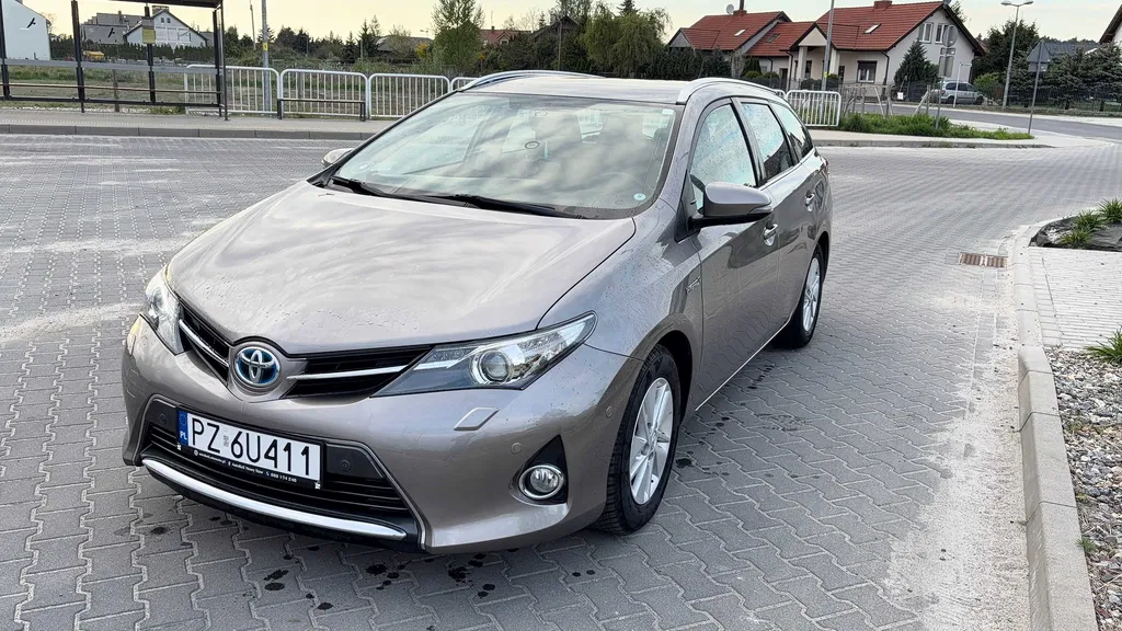 Zdjęcie: 2013 Toyota Auris
