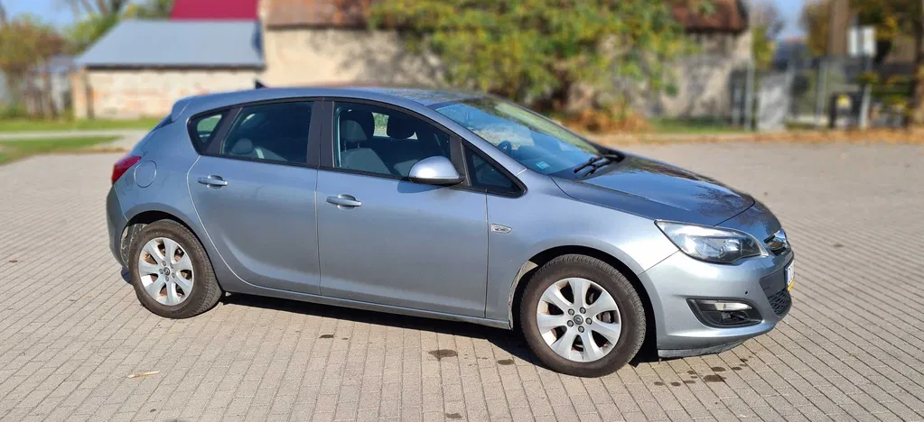Zdjęcie: 2014 Opel Astra