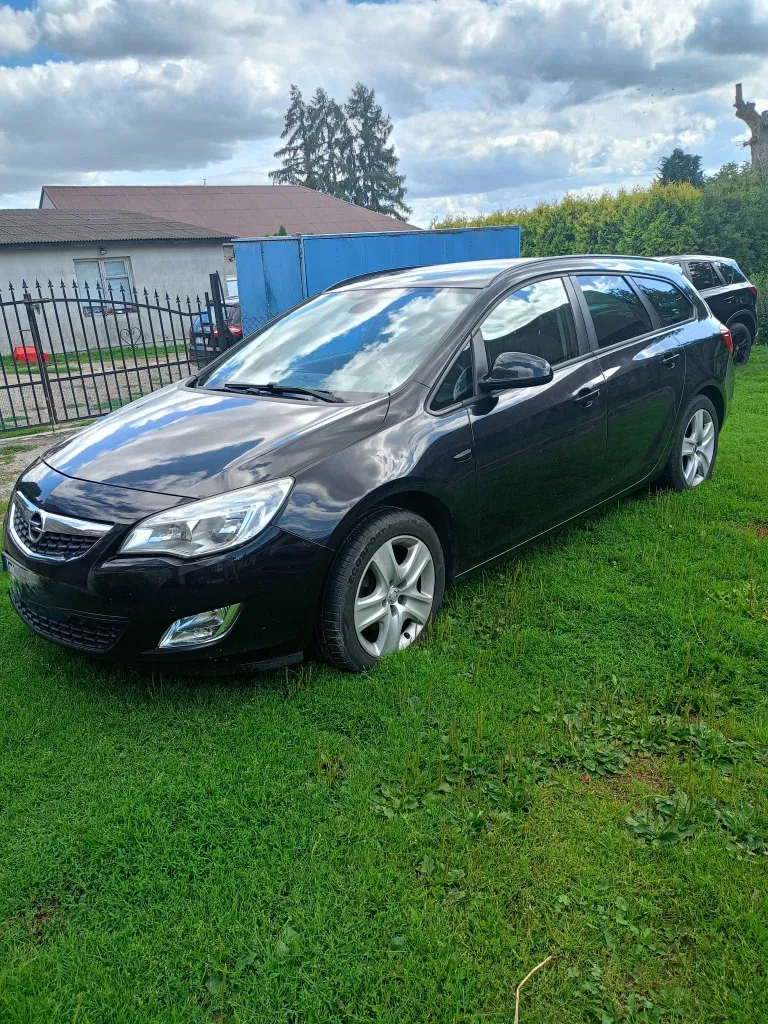 Zdjęcie: 2011 Opel Astra