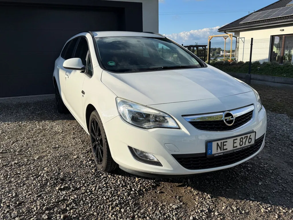 Zdjęcie: 2012 Opel Astra