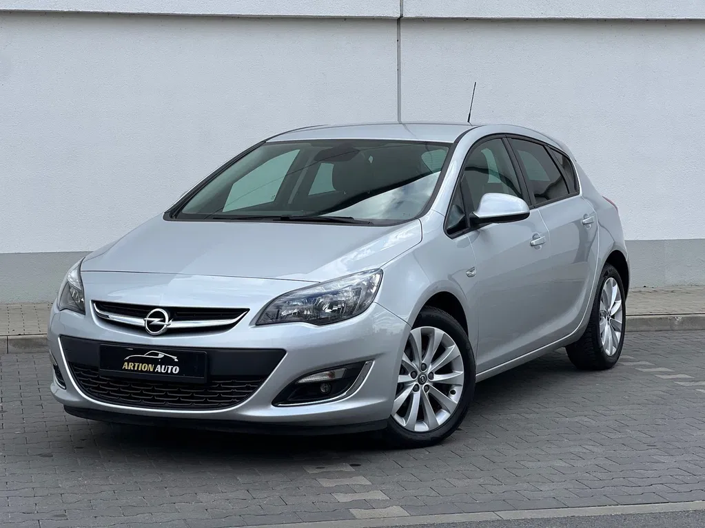 Zdjęcie: 2013 Opel Astra