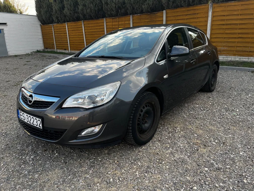 Zdjęcie: 2010 Opel Astra