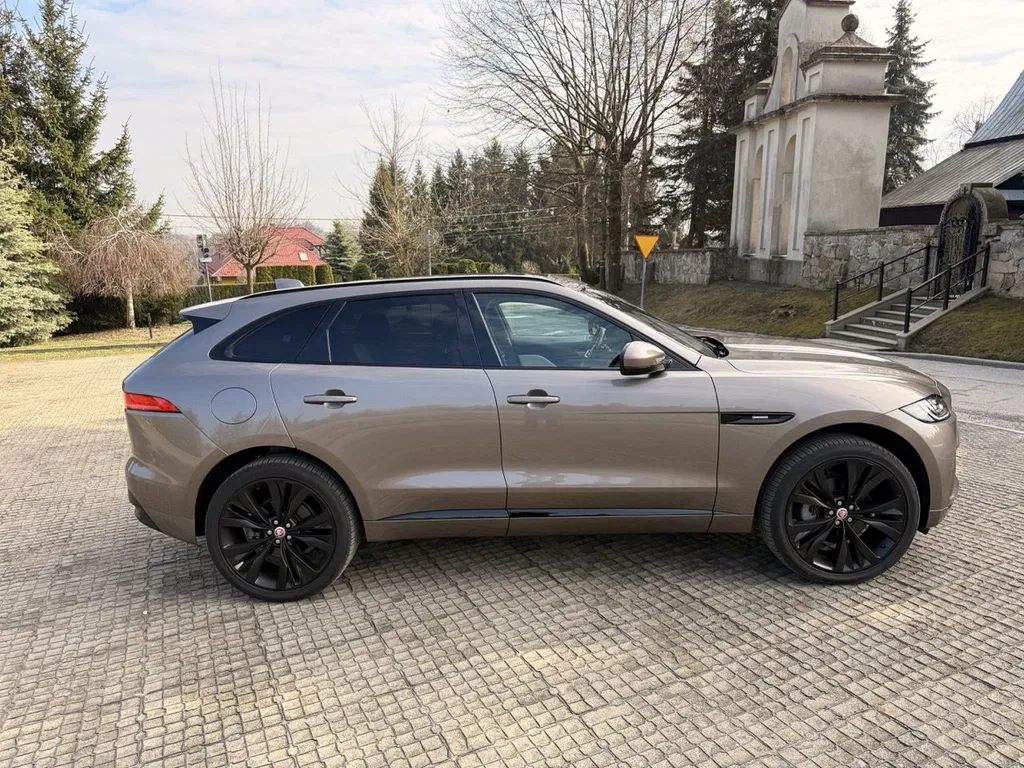 Zdjęcie: 2017 Jaguar F-Pace