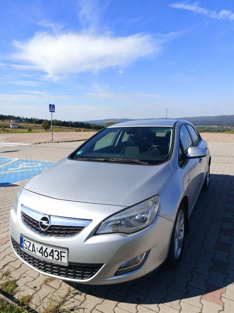 Zdjęcie: 2011 Opel Astra