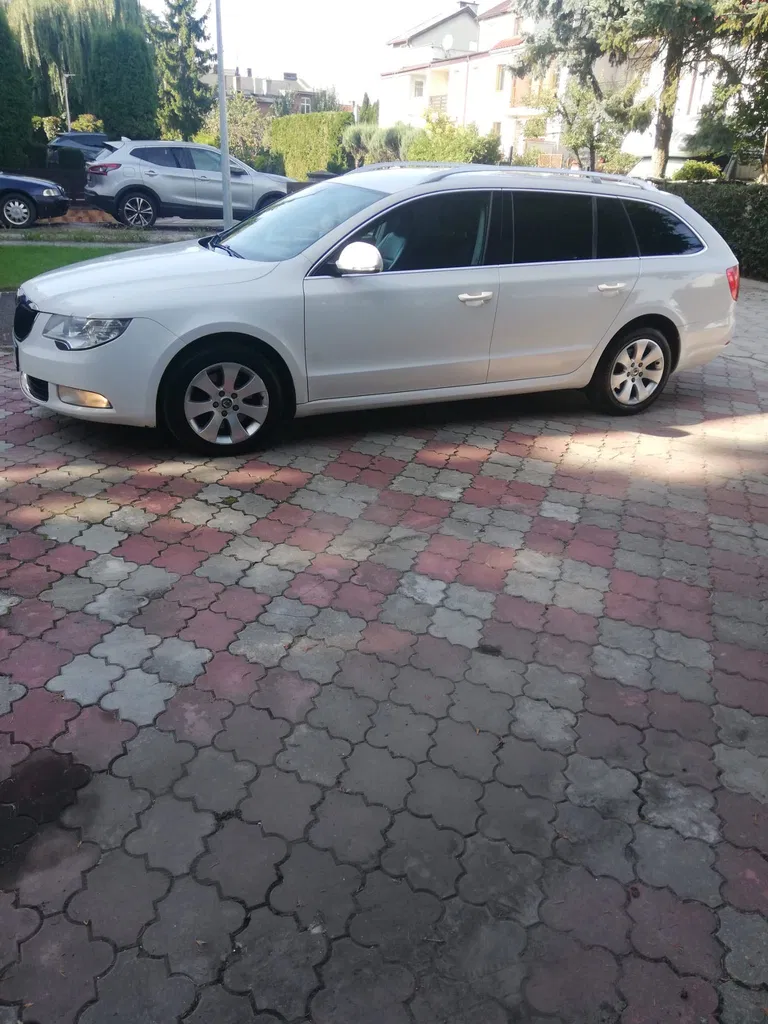 Zdjęcie: 2011 Skoda Superb