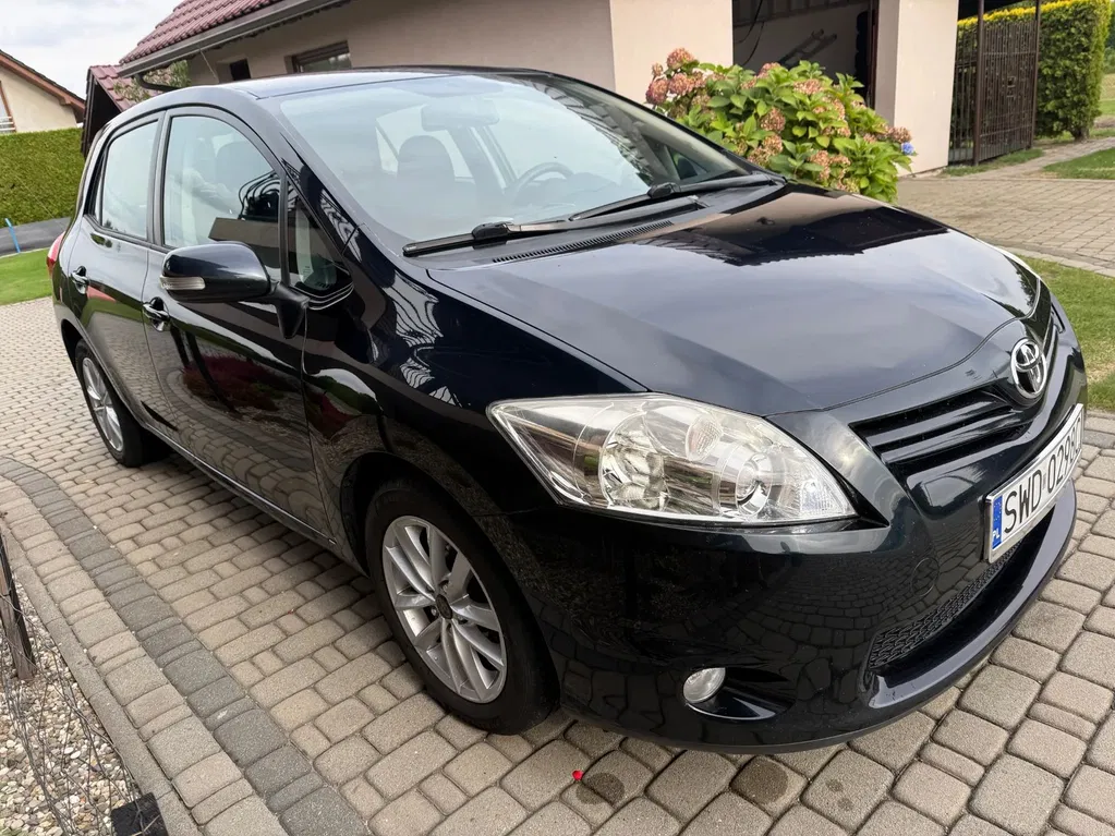 Zdjęcie: 2012 Toyota Auris