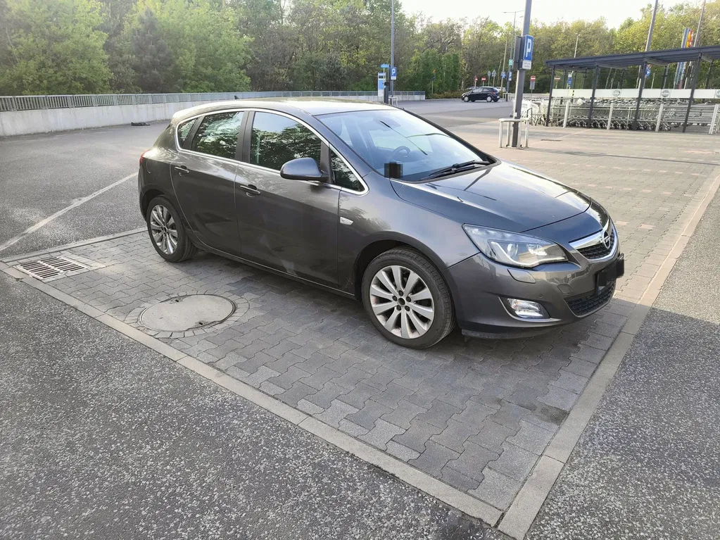 Zdjęcie: 2010 Opel Astra