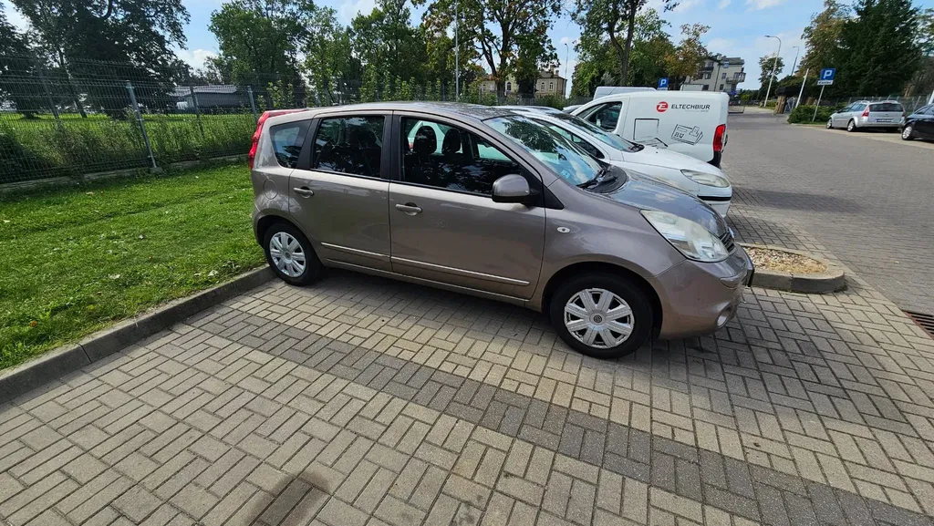 Zdjęcie: 2010 Nissan Note