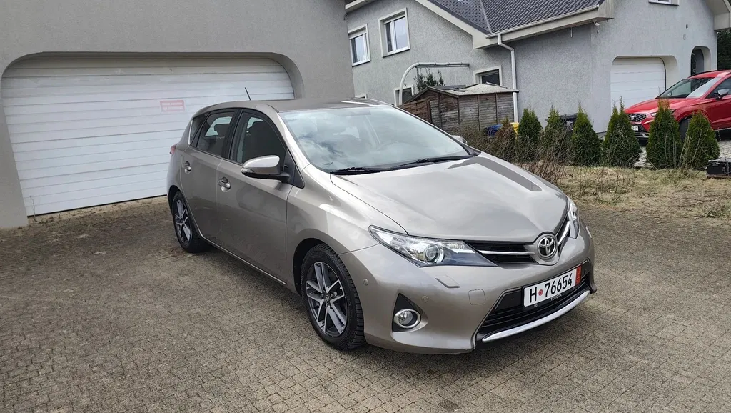 Zdjęcie: 2013 Toyota Auris