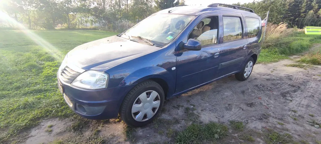 Zdjęcie: 2009 Dacia Logan