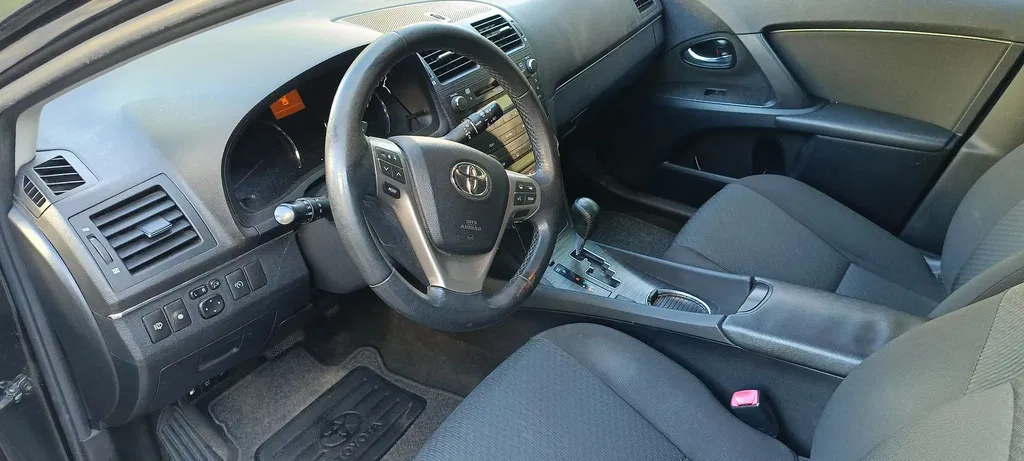 Zdjęcie: 2010 Toyota Avensis