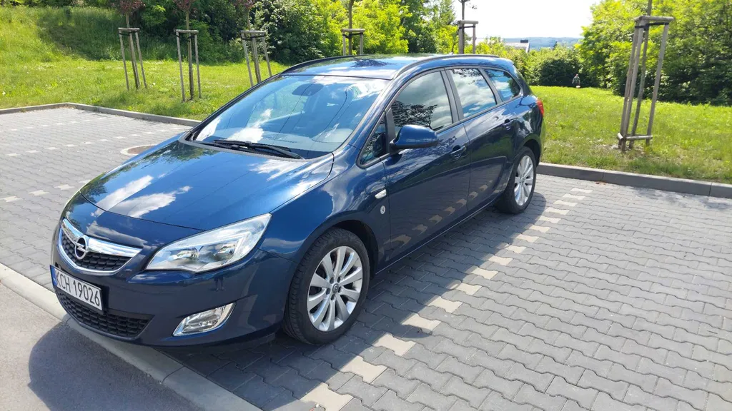 Zdjęcie: 2010 Opel Astra