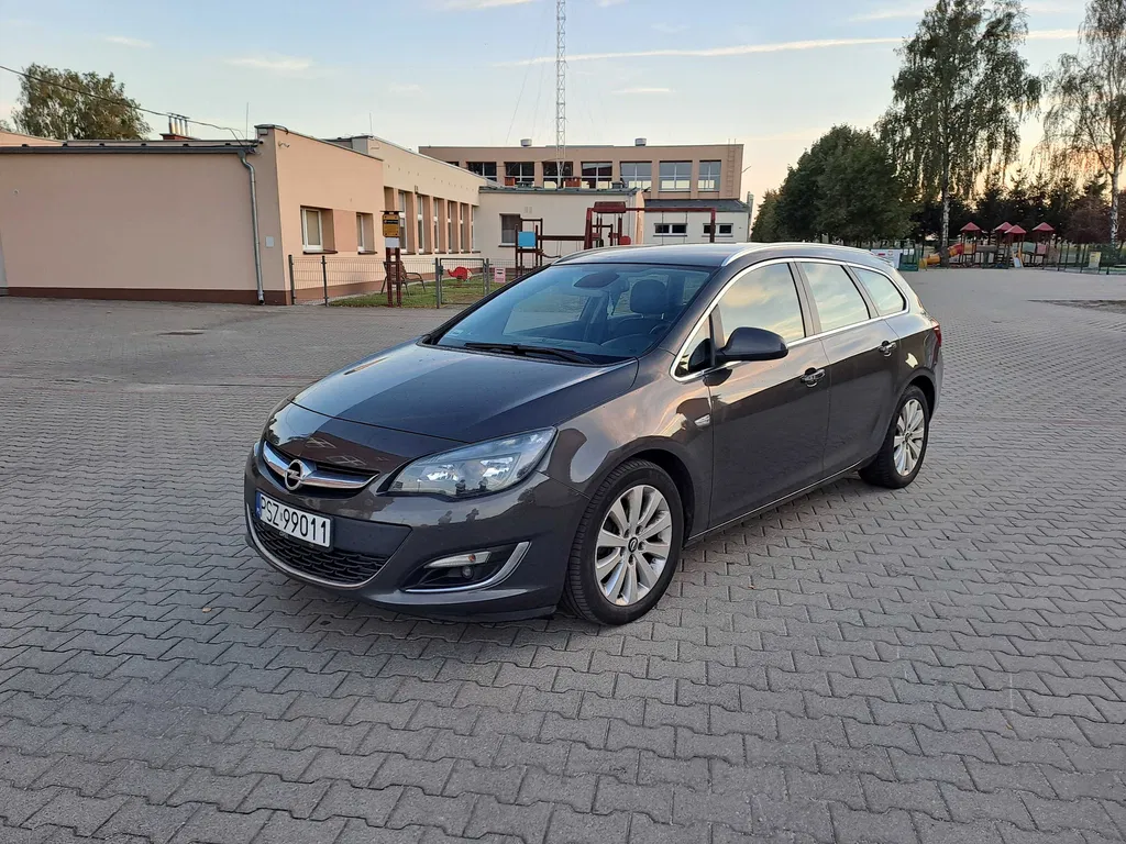 Zdjęcie: 2012 Opel Astra