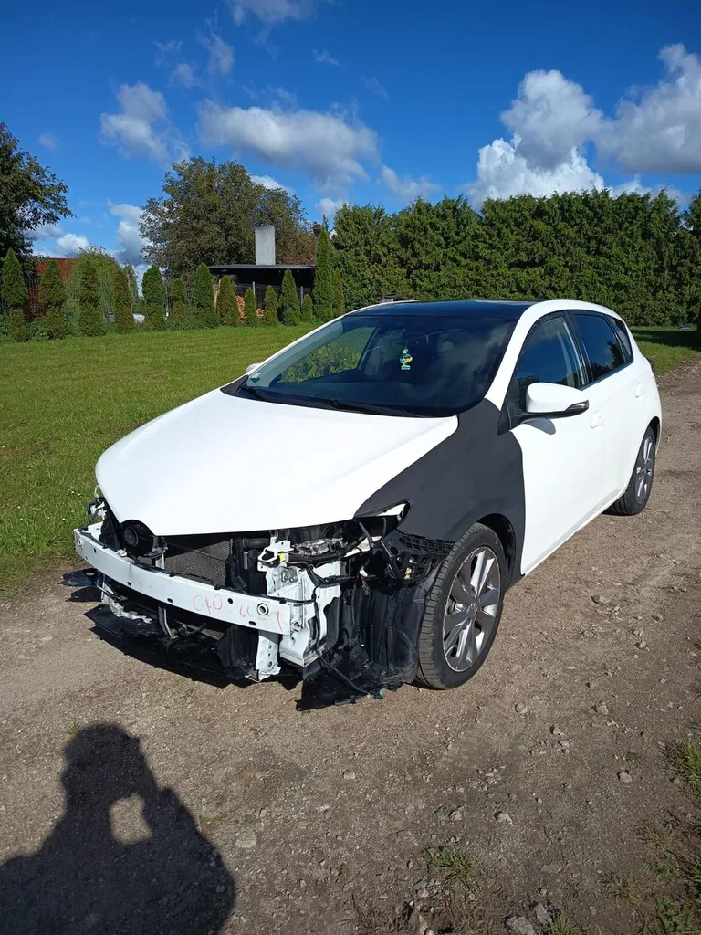 Zdjęcie: 2013 Toyota Auris