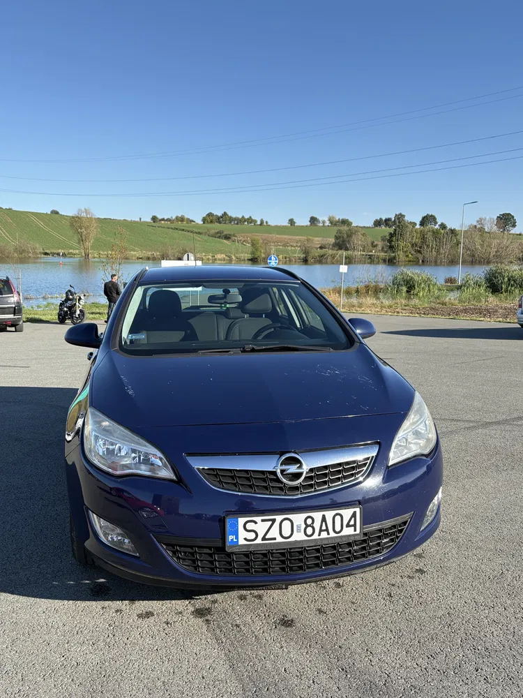 Zdjęcie: 2011 Opel Astra