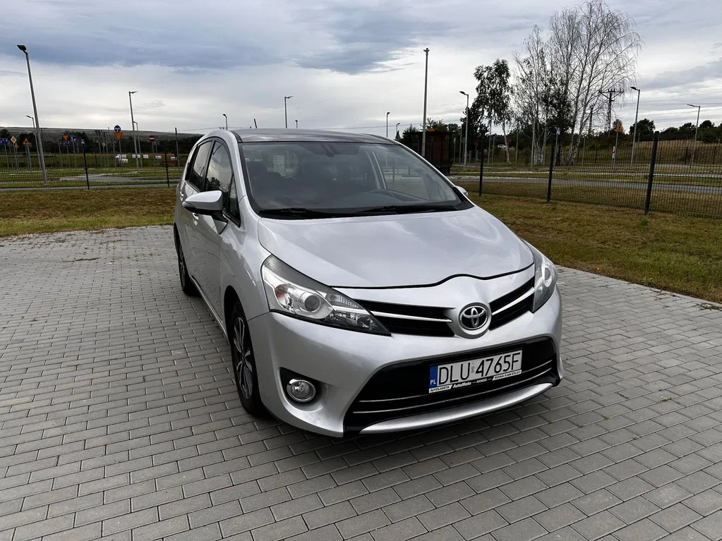 Zdjęcie: 2013 Toyota Verso