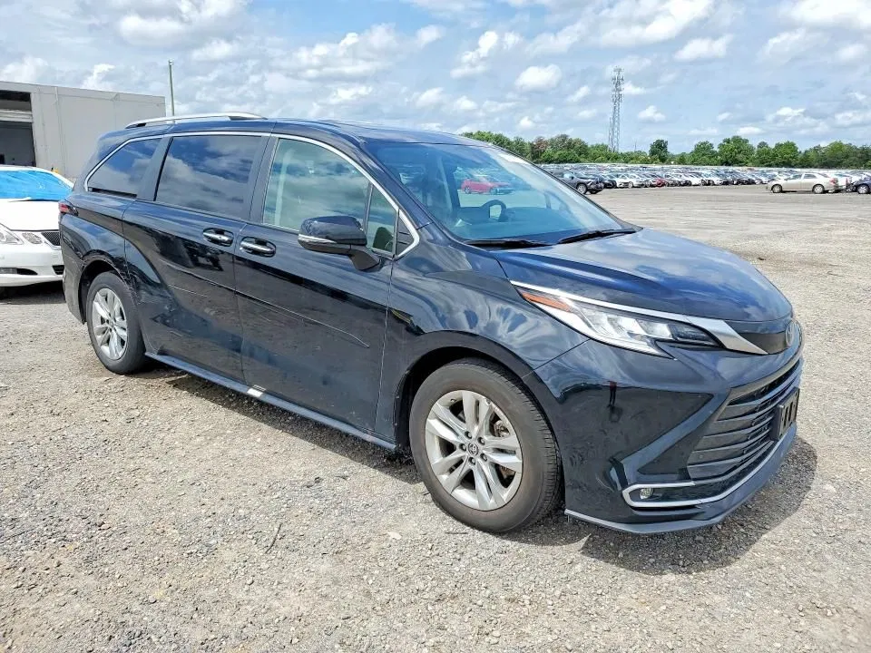 Zdjęcie: 2023 Toyota Sienna