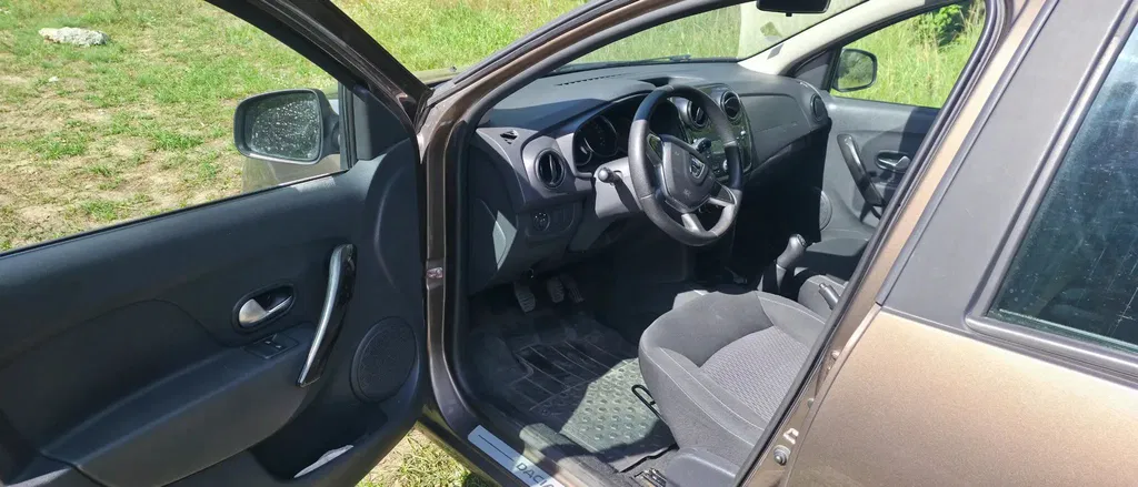 Zdjęcie: 2017 Dacia Logan