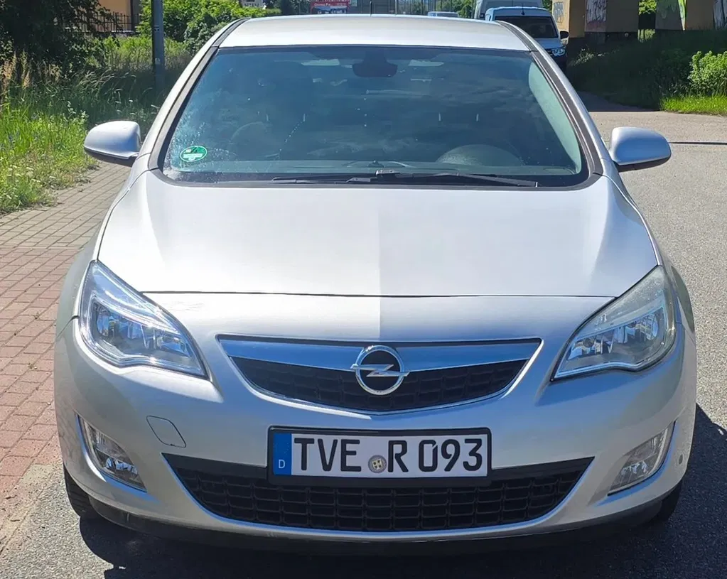 Zdjęcie: 2011 Opel Astra