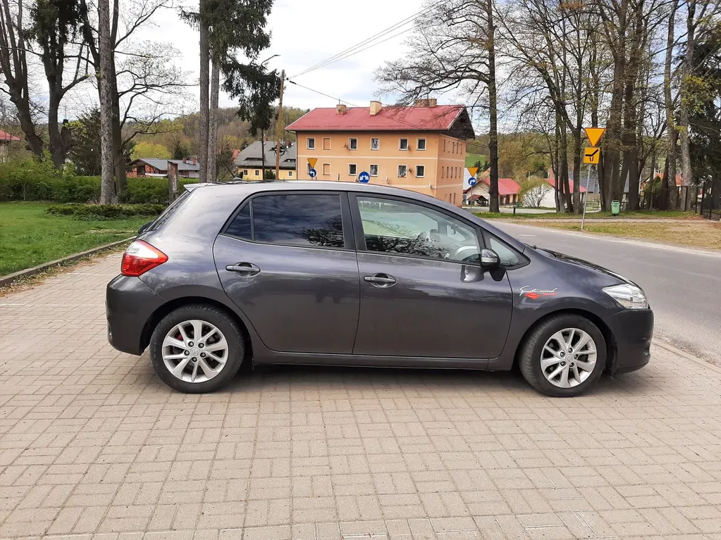 Zdjęcie: 2012 Toyota Auris
