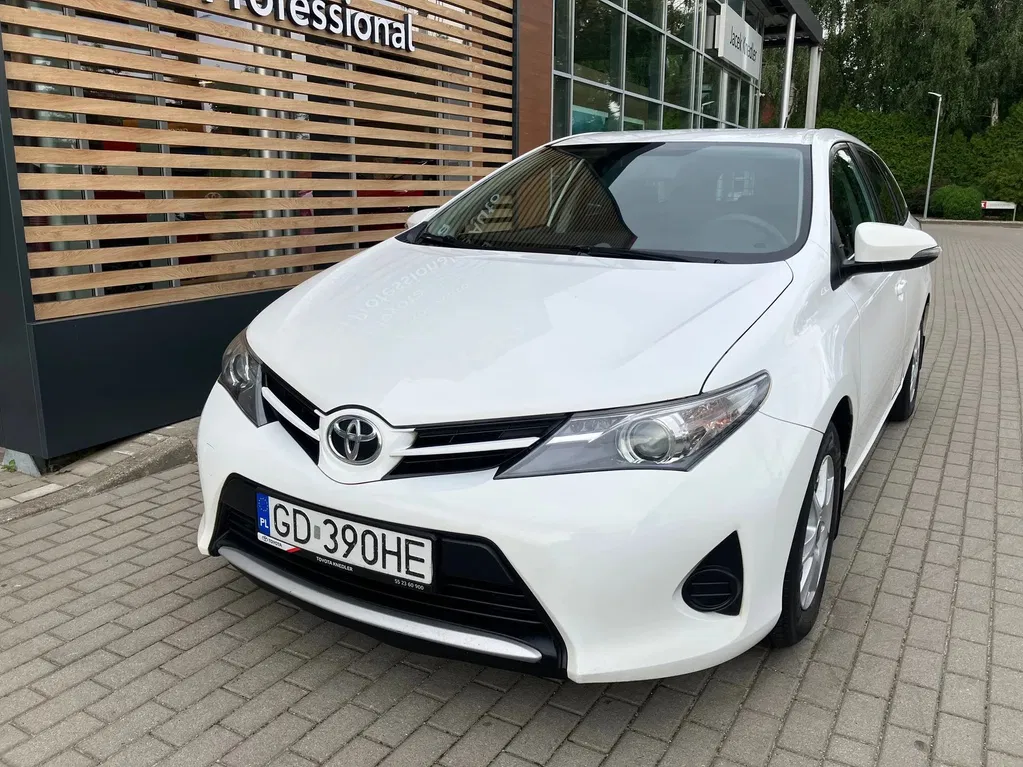 Zdjęcie: 2013 Toyota Auris