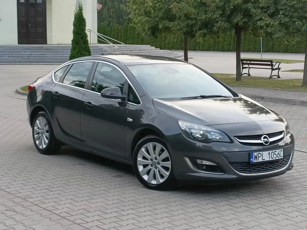 Zdjęcie: 2014 Opel Astra