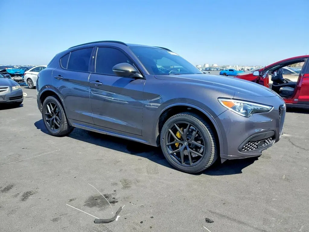 Zdjęcie: 2021 Alfa Romeo Stelvio
