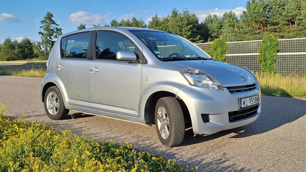 Zdjęcie: 2009 Daihatsu Sirion