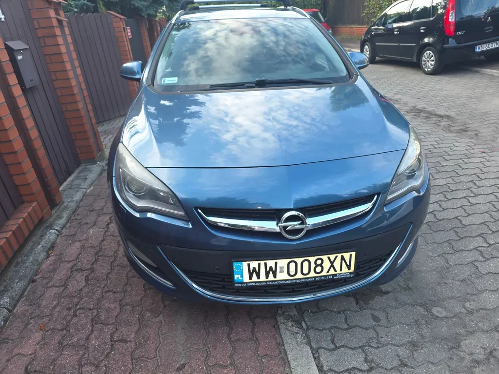 Zdjęcie: 2012 Opel Astra