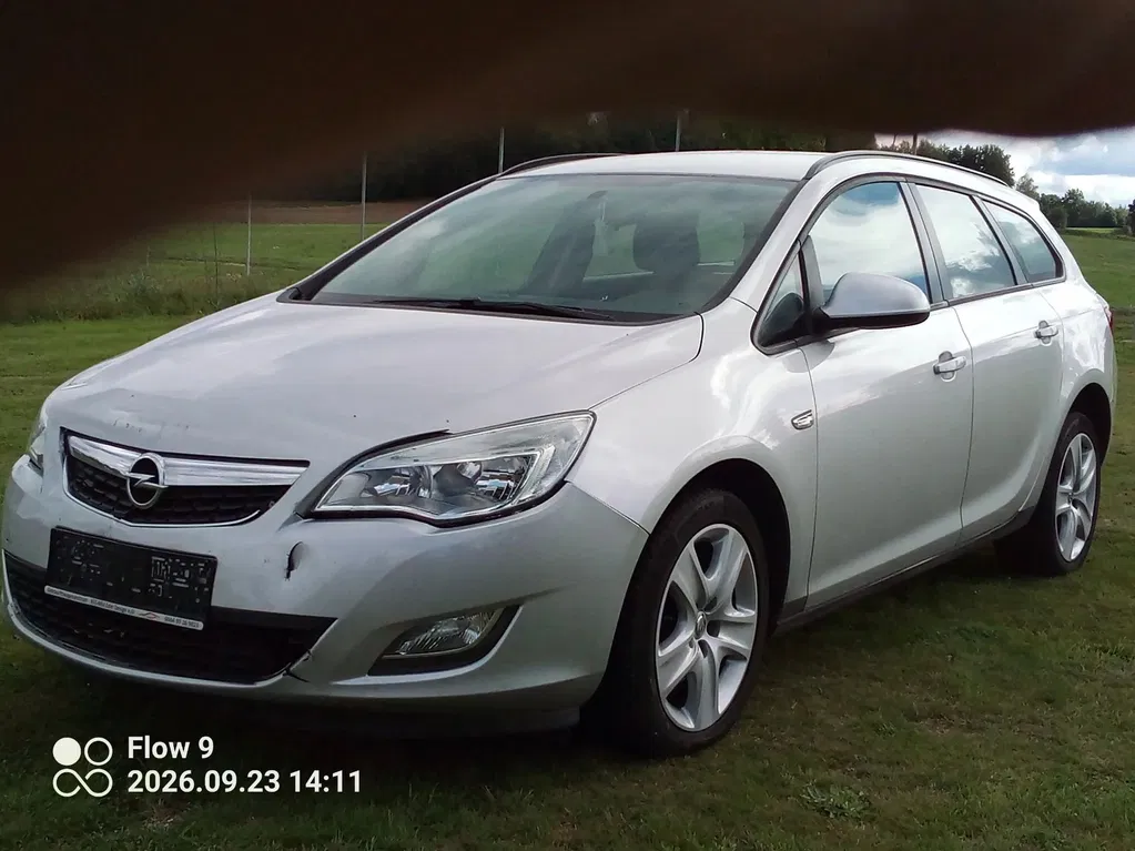 Zdjęcie: 2011 Opel Astra