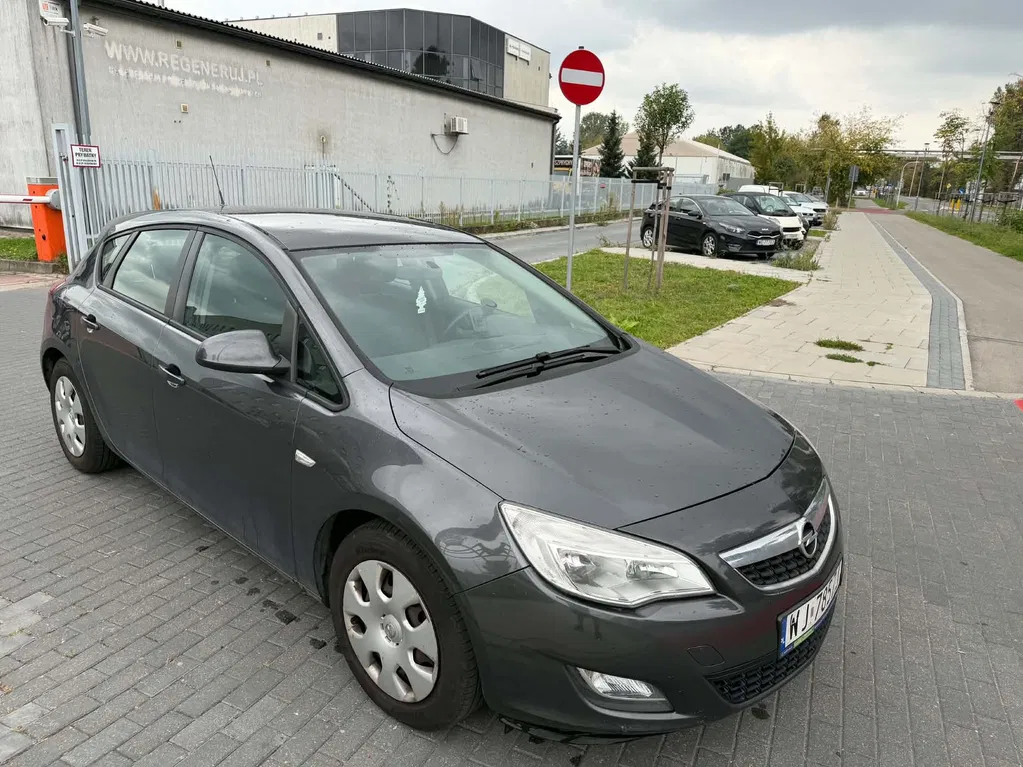 Zdjęcie: 2010 Opel Astra