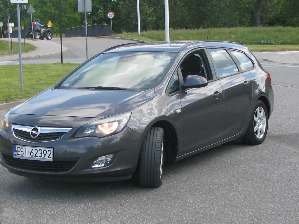 Zdjęcie: 2010 Opel Astra