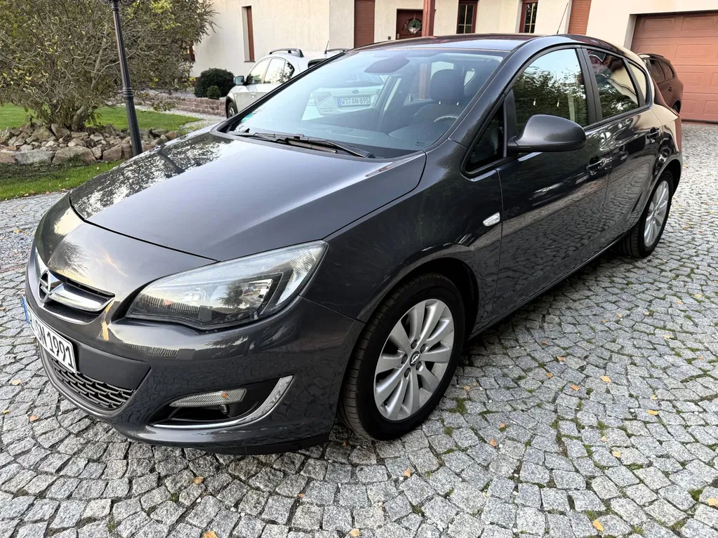 Zdjęcie: 2012 Opel Astra