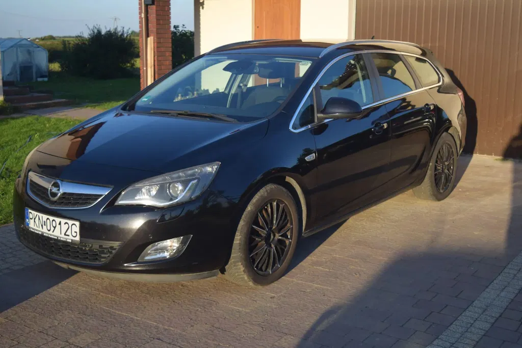 Zdjęcie: 2011 Opel Astra