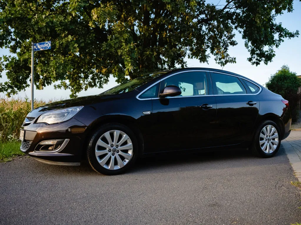Zdjęcie: 2014 Opel Astra