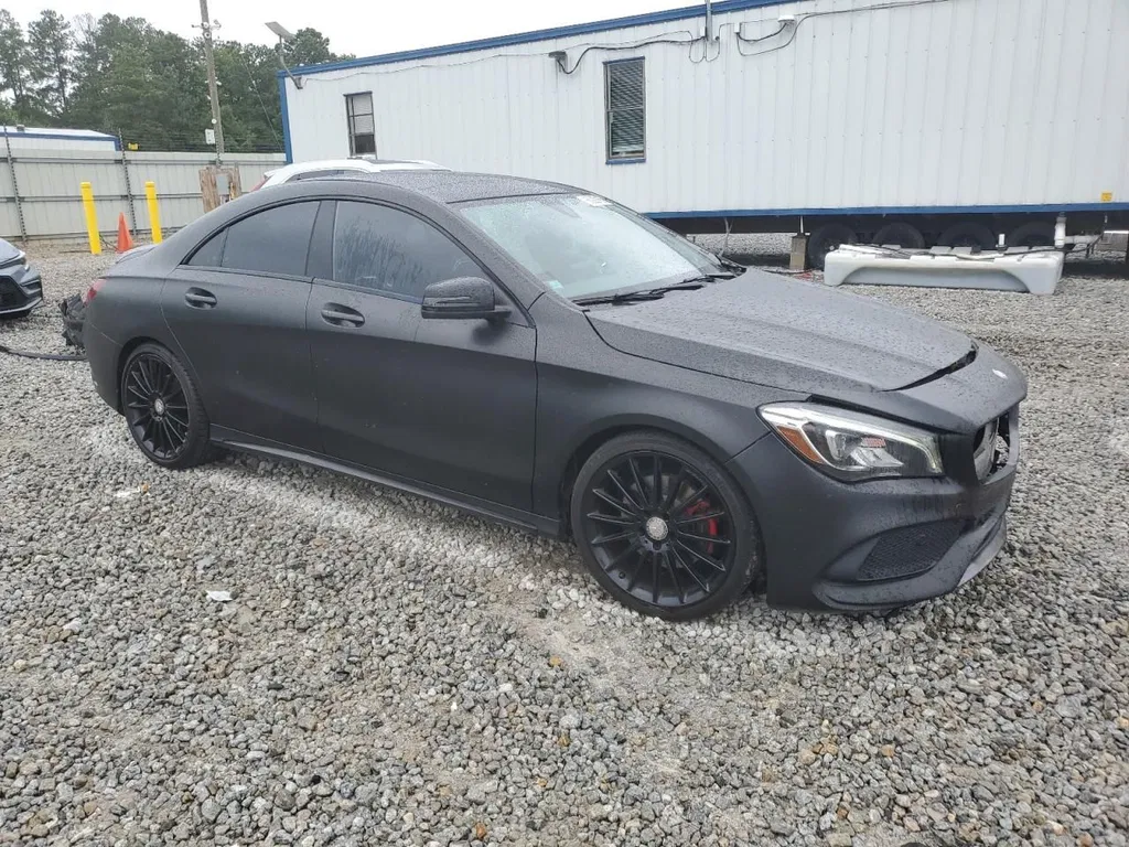 Zdjęcie: 2017 Mercedes-Benz CLA