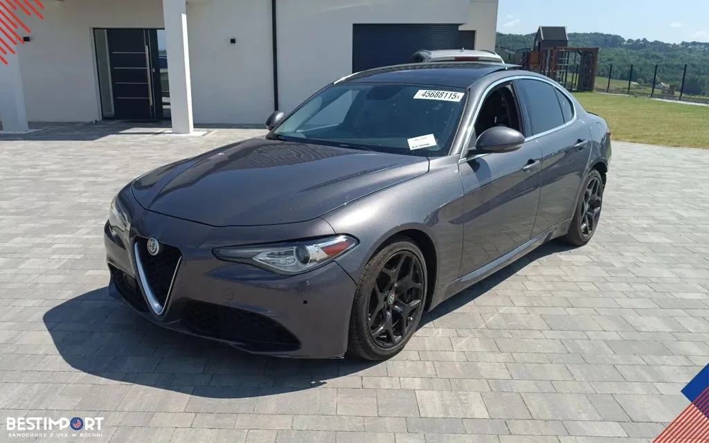 Zdjęcie: 2019 Alfa Romeo Giulia