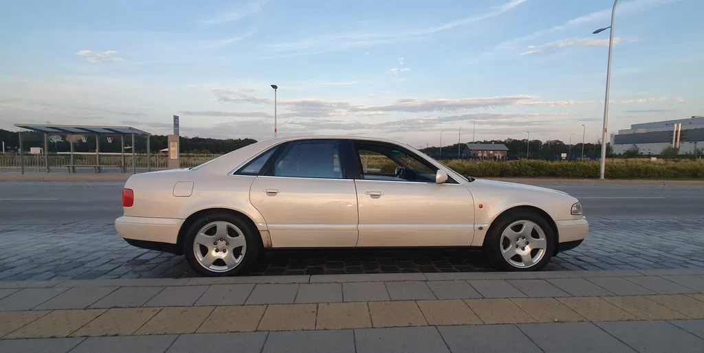 Zdjęcie: 1996 Audi A8