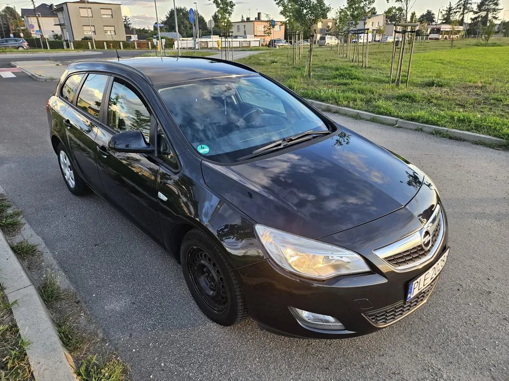 Zdjęcie: 2011 Opel Astra