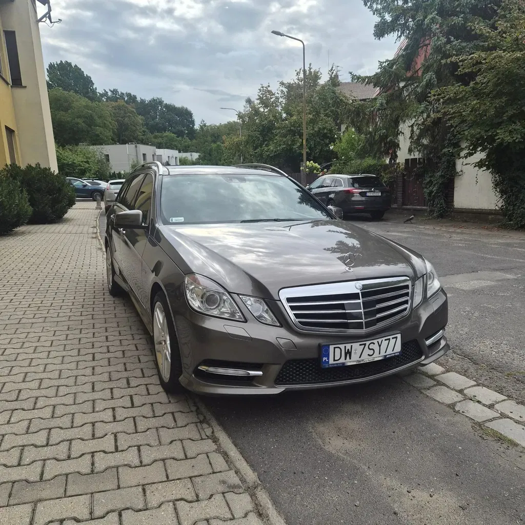 Zdjęcie: 2012 Mercedes-Benz E Klasa
