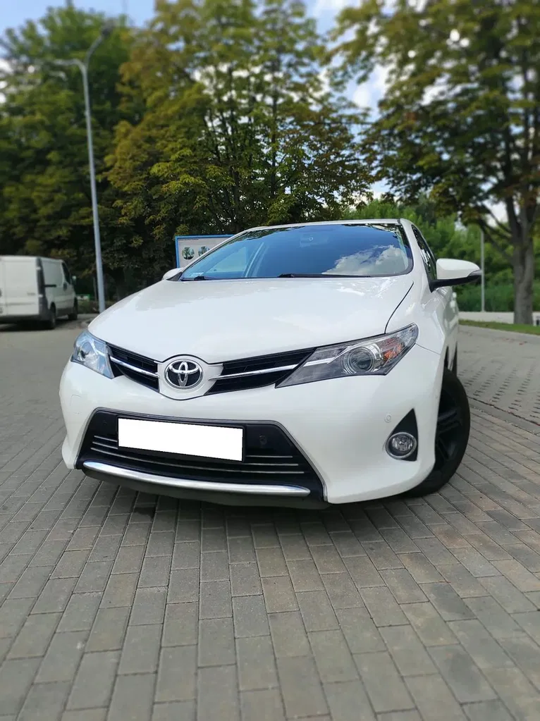 Zdjęcie: 2013 Toyota Auris